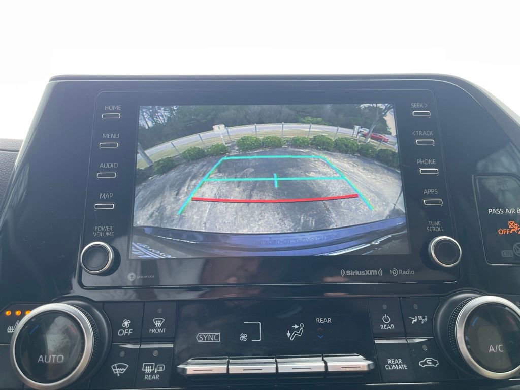 Used 2020 Toyota Highlander XLE image 39