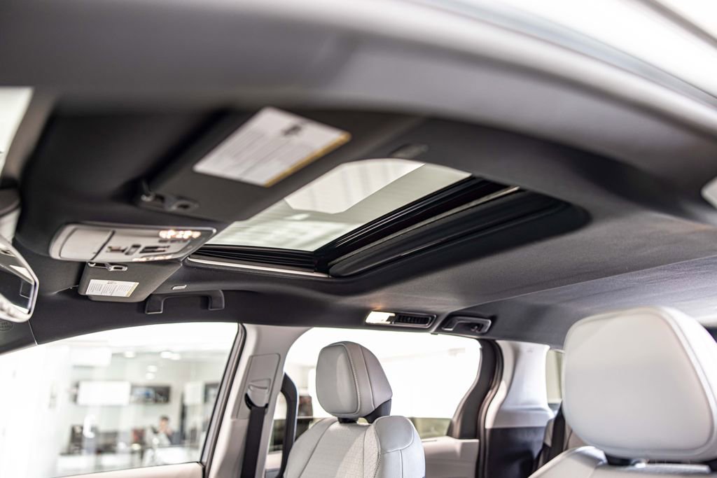 Used 2025 Toyota Sienna XSE image 21