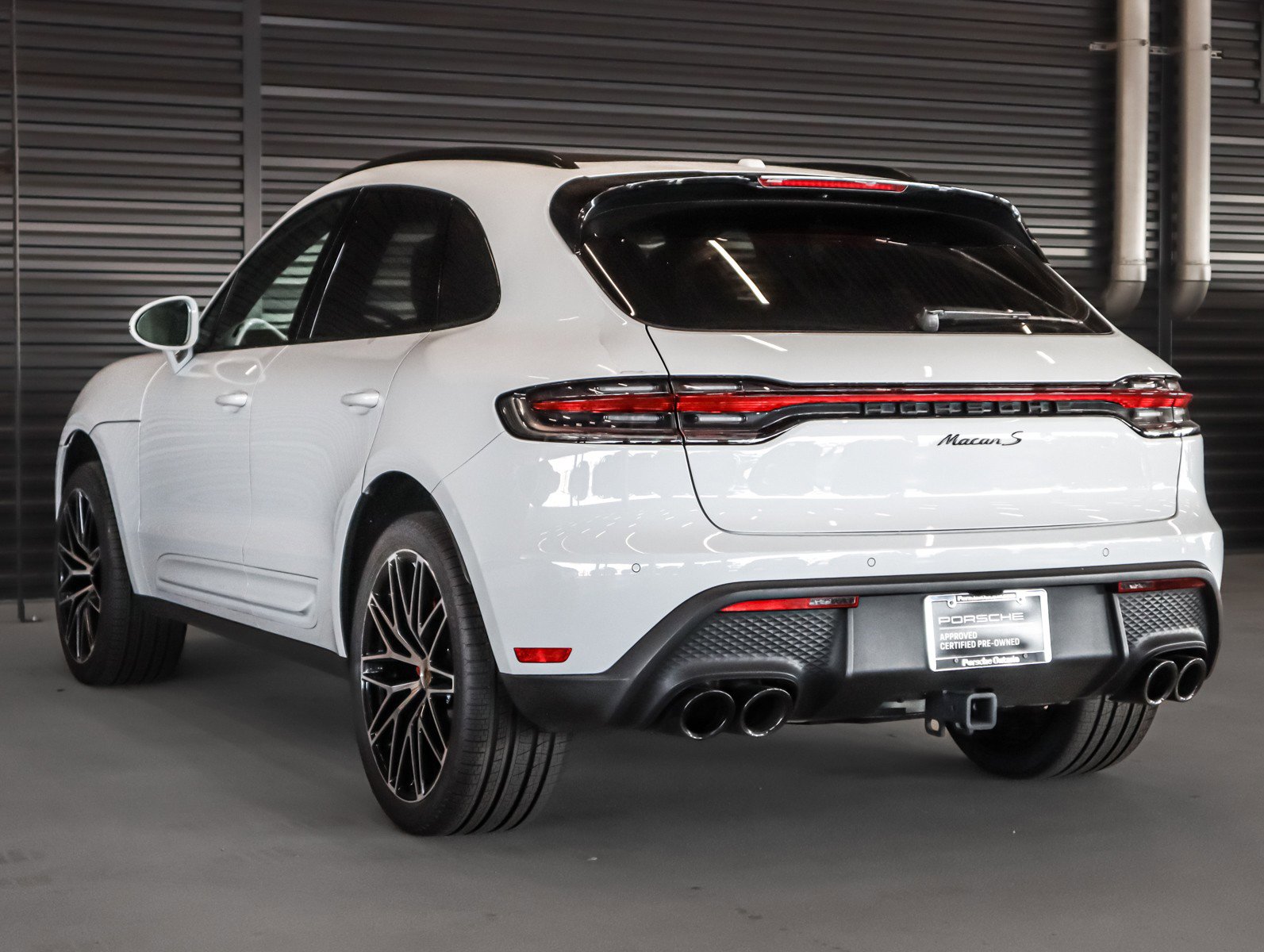 Certified 2023 Porsche Macan S AWD/4WD image 3