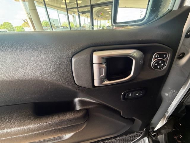 Used 2023 Jeep Gladiator Willys image 11