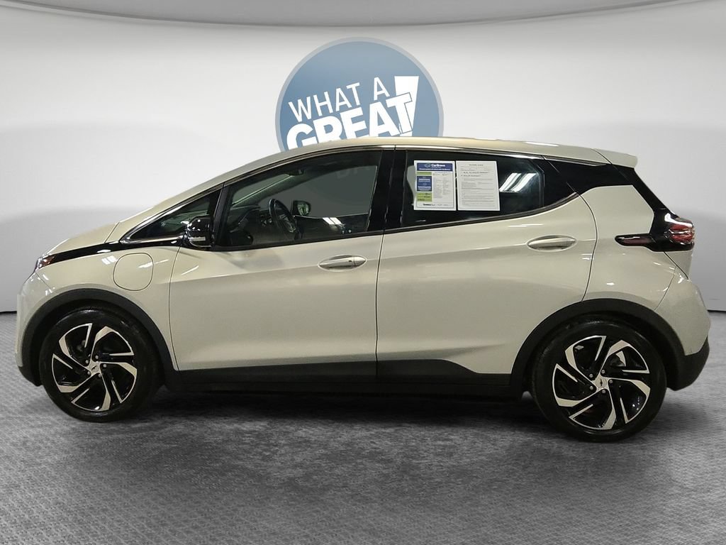Used 2022 Chevrolet Bolt LT w/ Infotainment Package FWD image 8