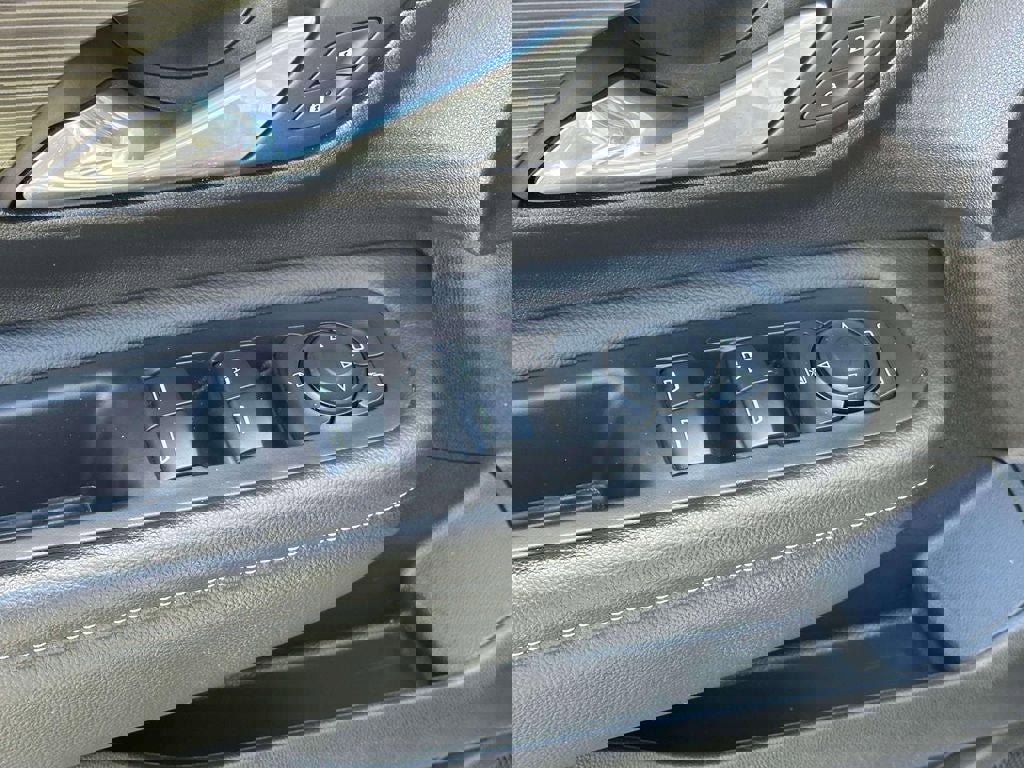 Used 2024 GMC Terrain SLE image 17