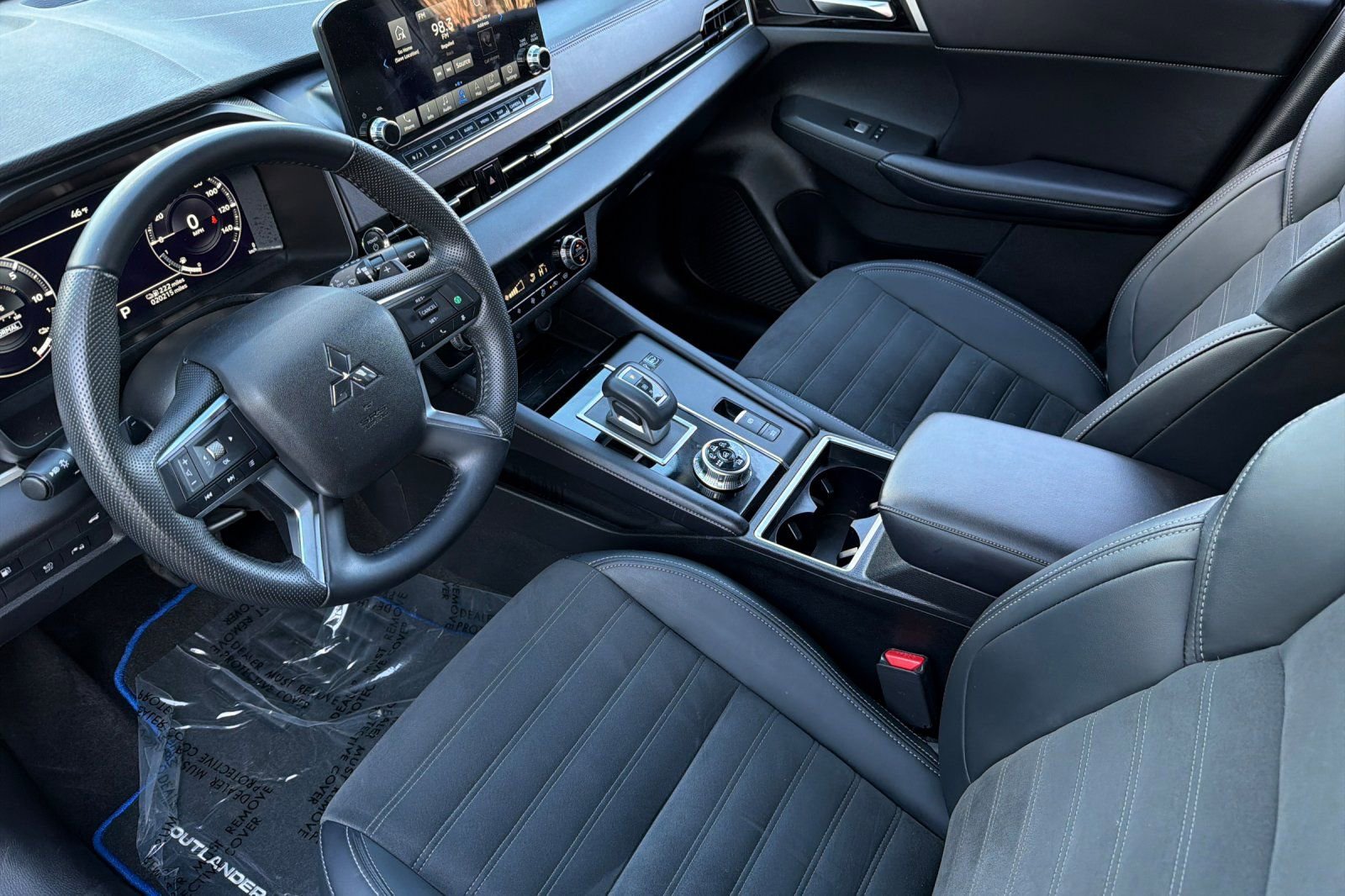 Used 2024 Mitsubishi Outlander SE image 10