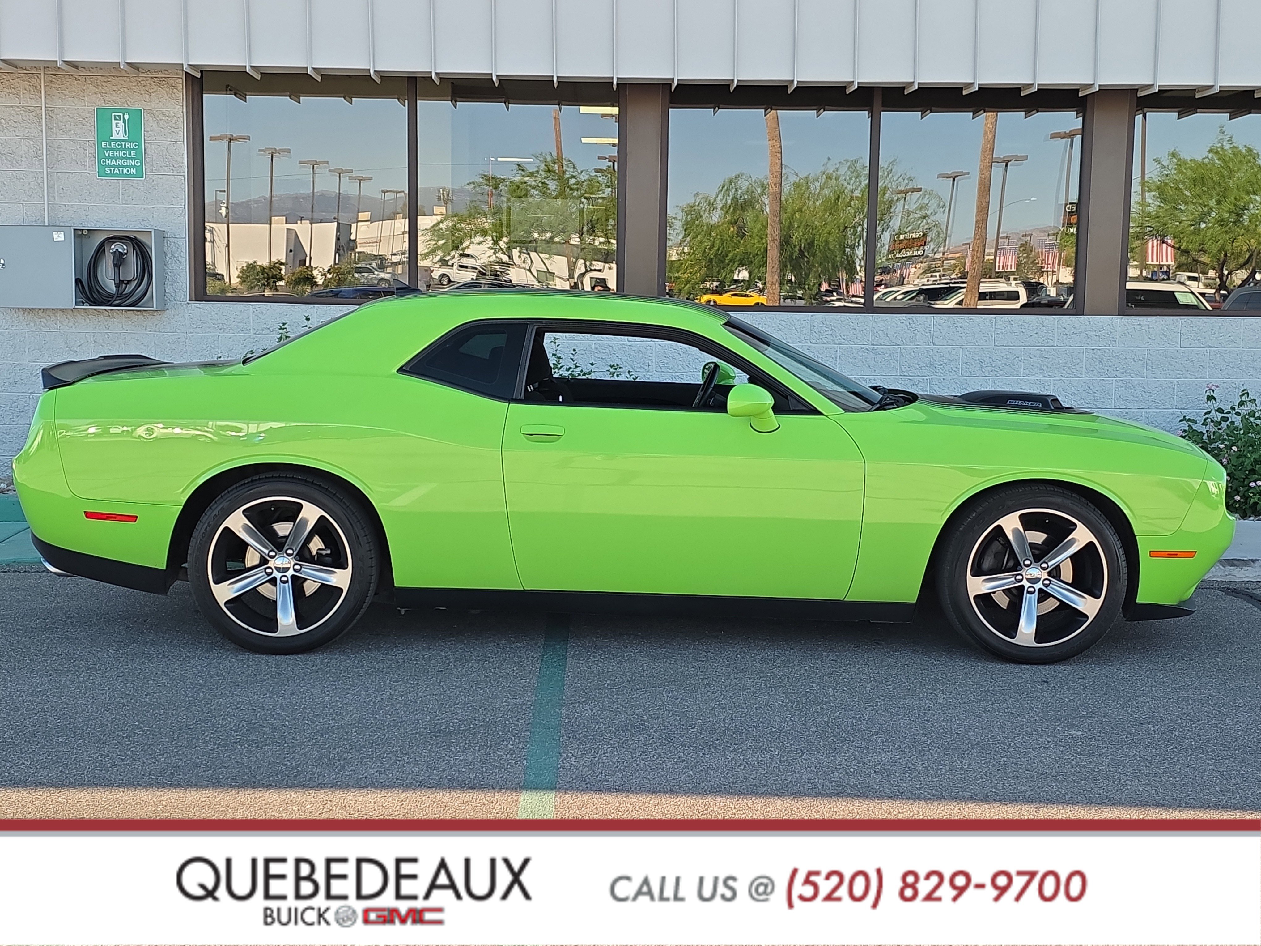 Used 2015 Dodge Challenger R/T image 9