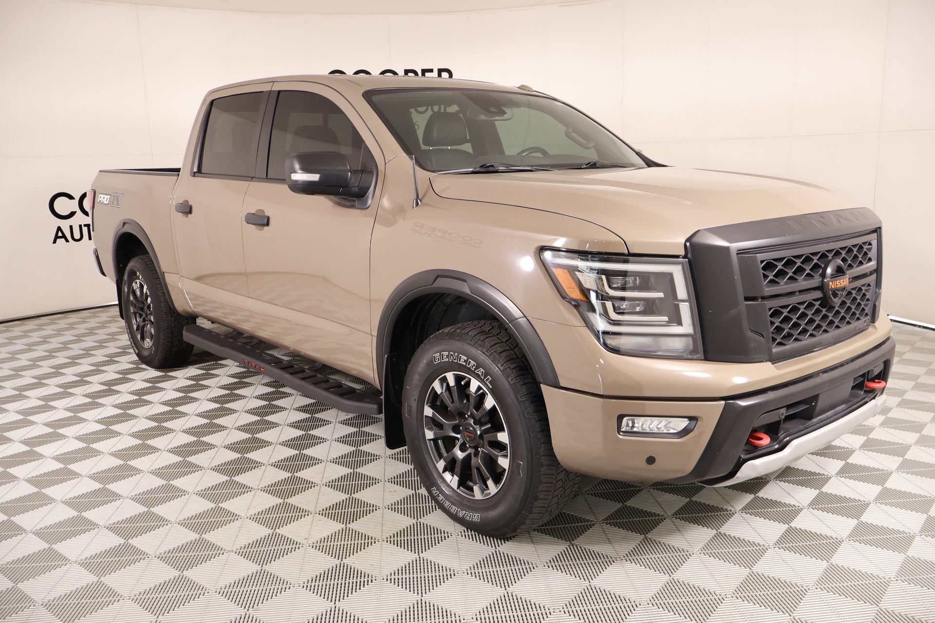 Used 2021 Nissan Titan PRO-4X w/ Pro-4x Convenience Package AWD/4WD image 1