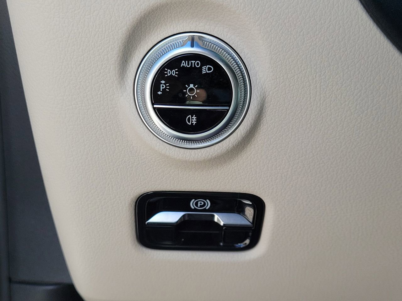 Certified 2022 Mercedes-Benz C 300 4MATIC Sedan image 26