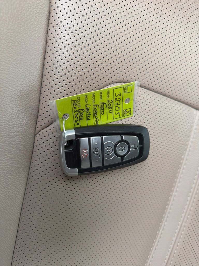 Used 2024 Ford Expedition Limited image 50
