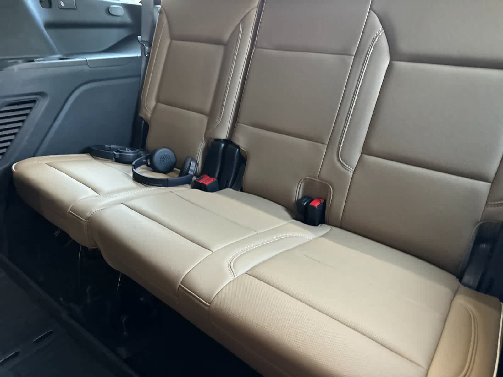 Used 2024 Chevrolet Tahoe Premier AWD/4WD image 17