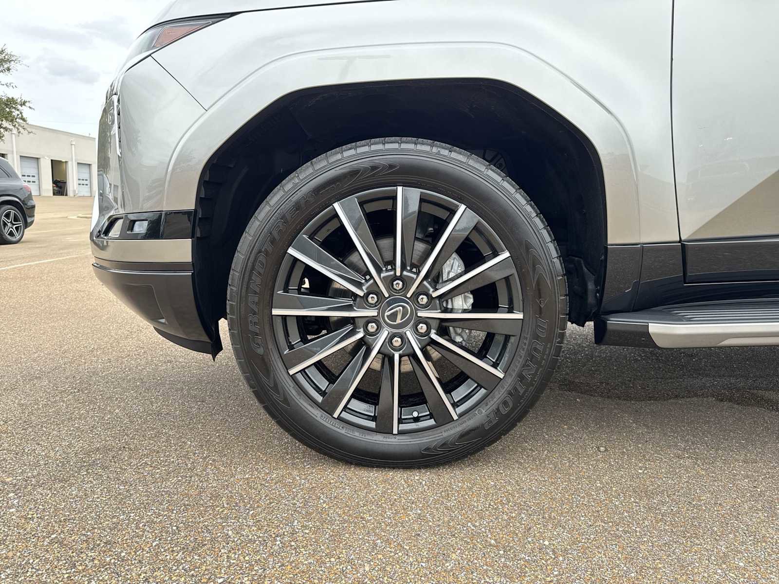 Used 2024 Lexus GX 550 image 12