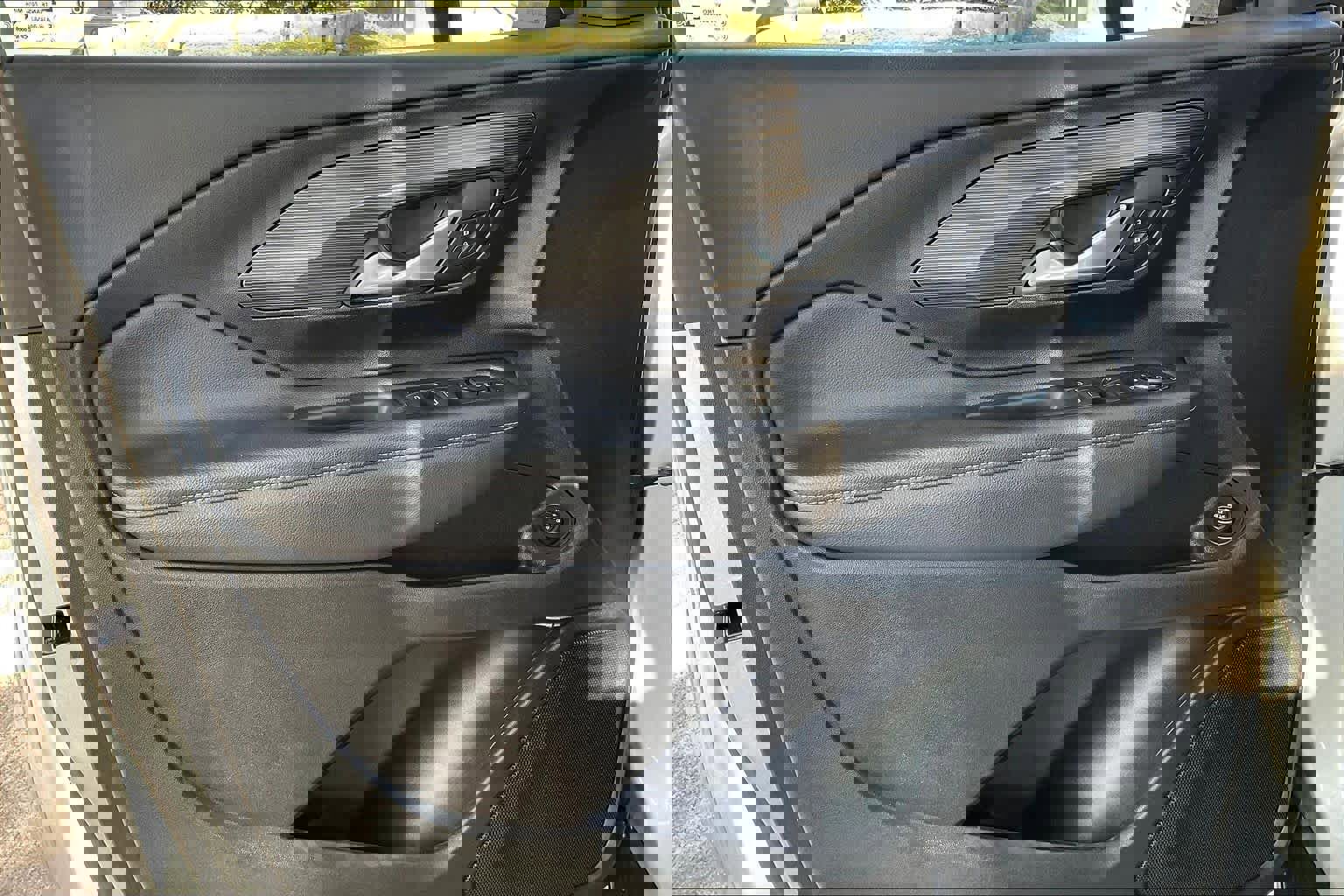 Used 2022 GMC Terrain SLE w/ Driver Convenience Package image 19