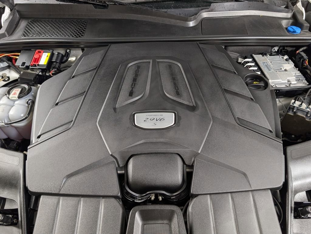 Used 2021 Porsche Cayenne S image 11