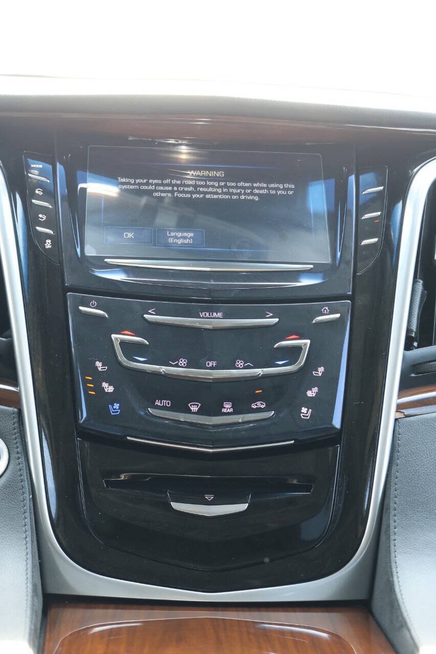 Used 2019 Cadillac Escalade Premium Luxury w/ LPO, Radiant Package AWD/4WD image 20