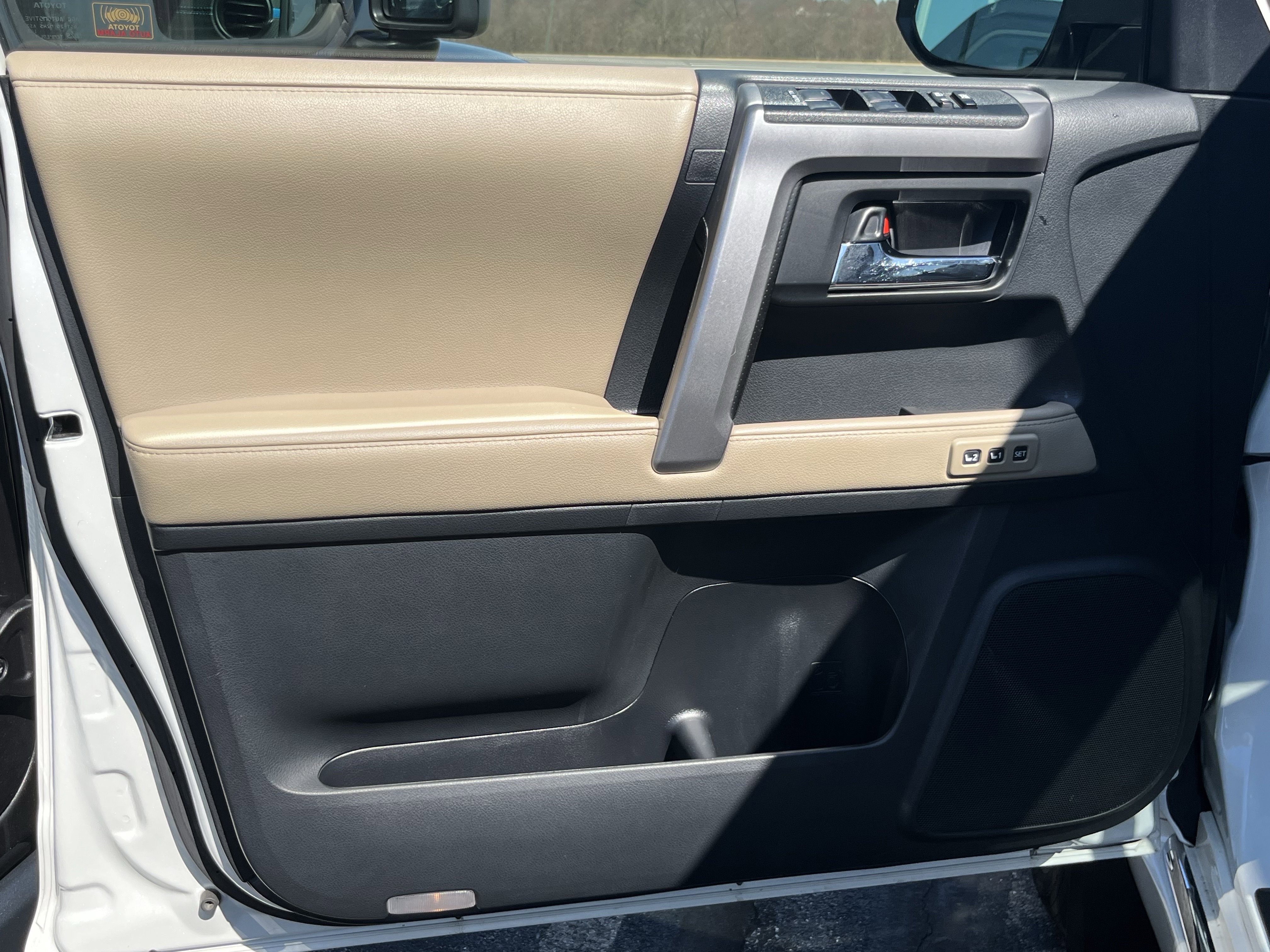 Used 2020 Toyota 4Runner Limited AWD/4WD image 18