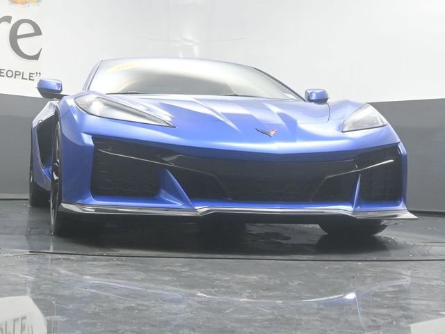 Used 2023 Chevrolet Corvette Z06 RWD image 3