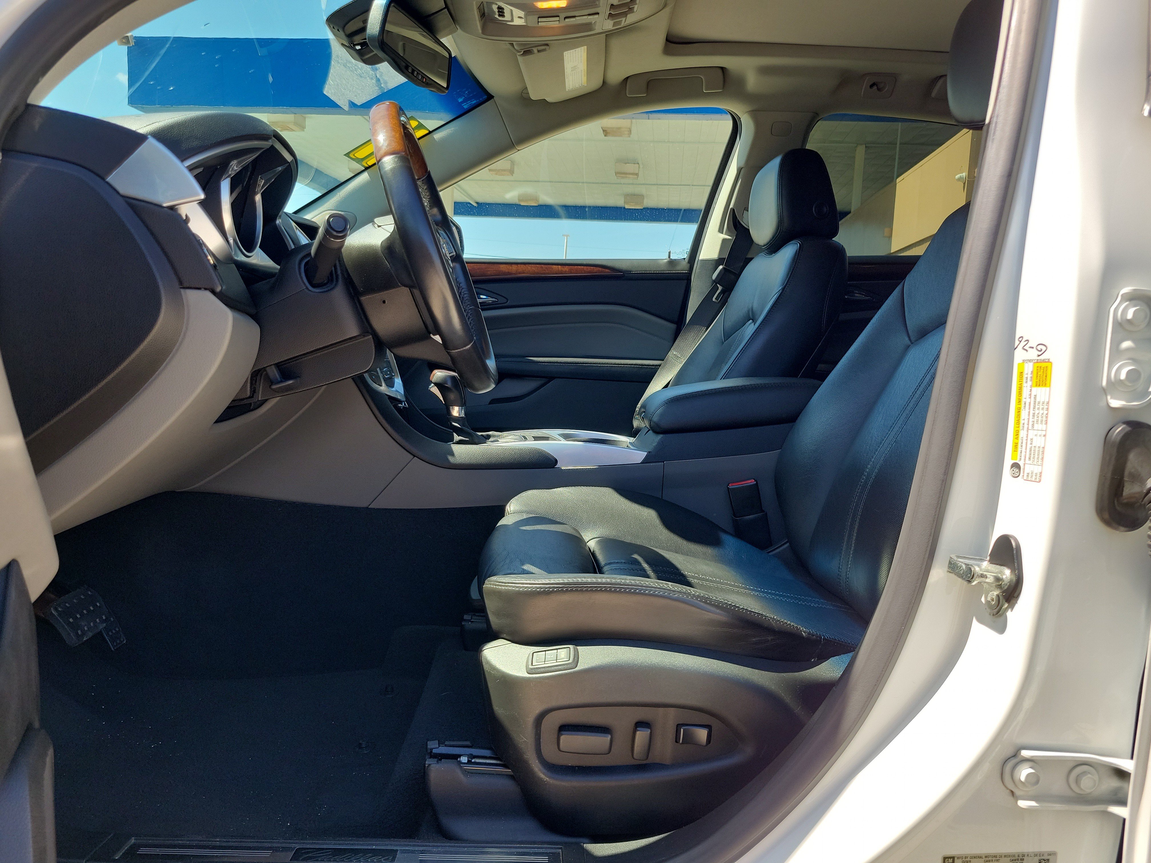 Used 2011 Cadillac SRX Luxury AWD/4WD image 12