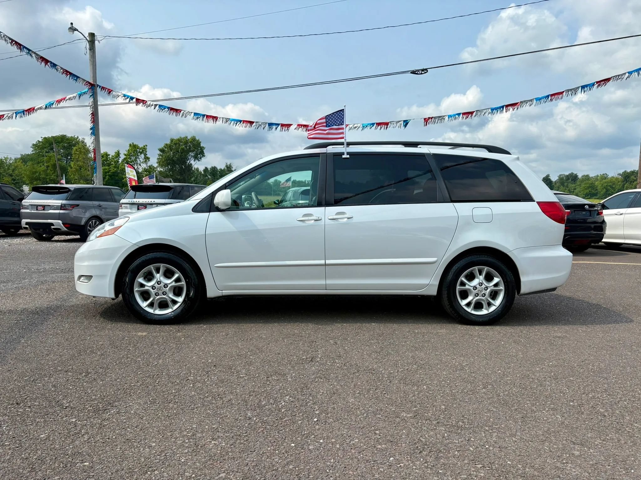Used 2006 Toyota Sienna XLE w/ XLE Pkg 8 FWD image 2