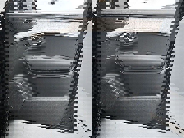 New 2025 Volvo XC90 B6 Ultra w/ Protection Package Premier image 30