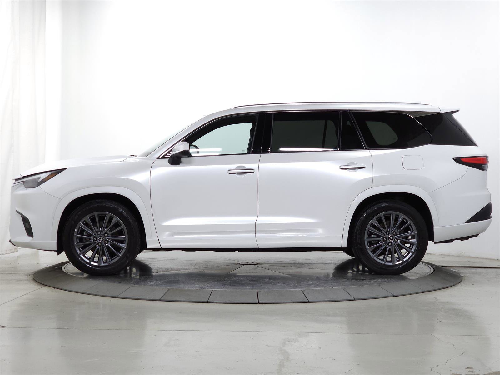 Certified 2024 Lexus TX 350 AWD w/ Accessory Package (Z1) image 5