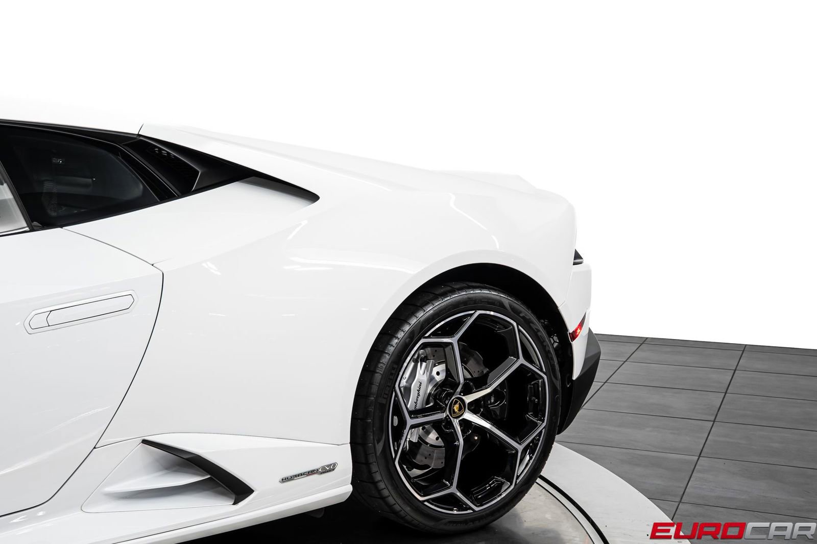 Used 2021 Lamborghini Huracan EVO RWD image 15
