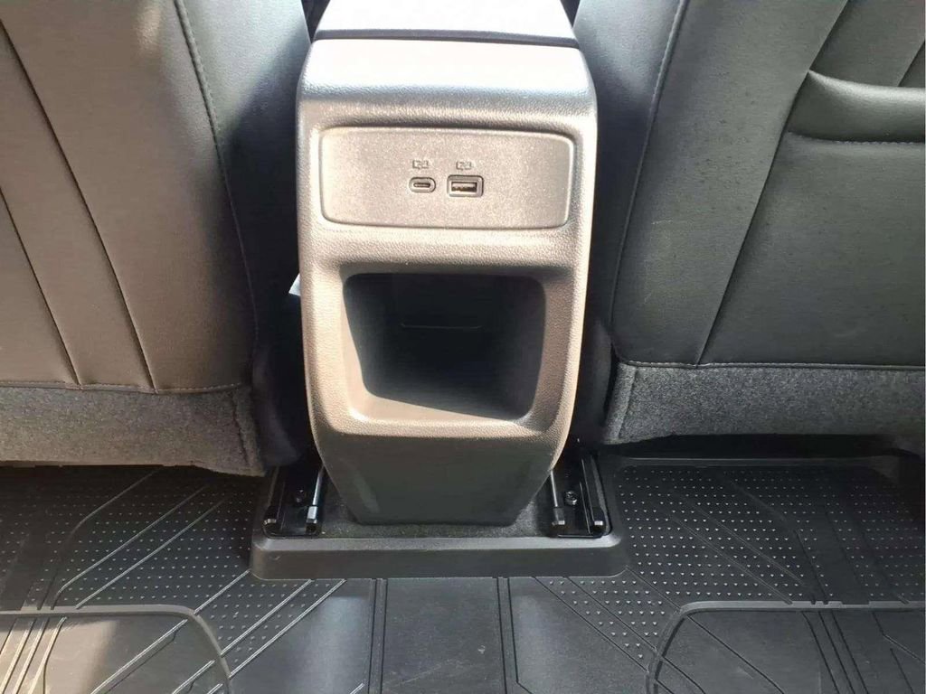 Used 2025 Chevrolet Trax RS w/ Sunroof Package FWD image 13