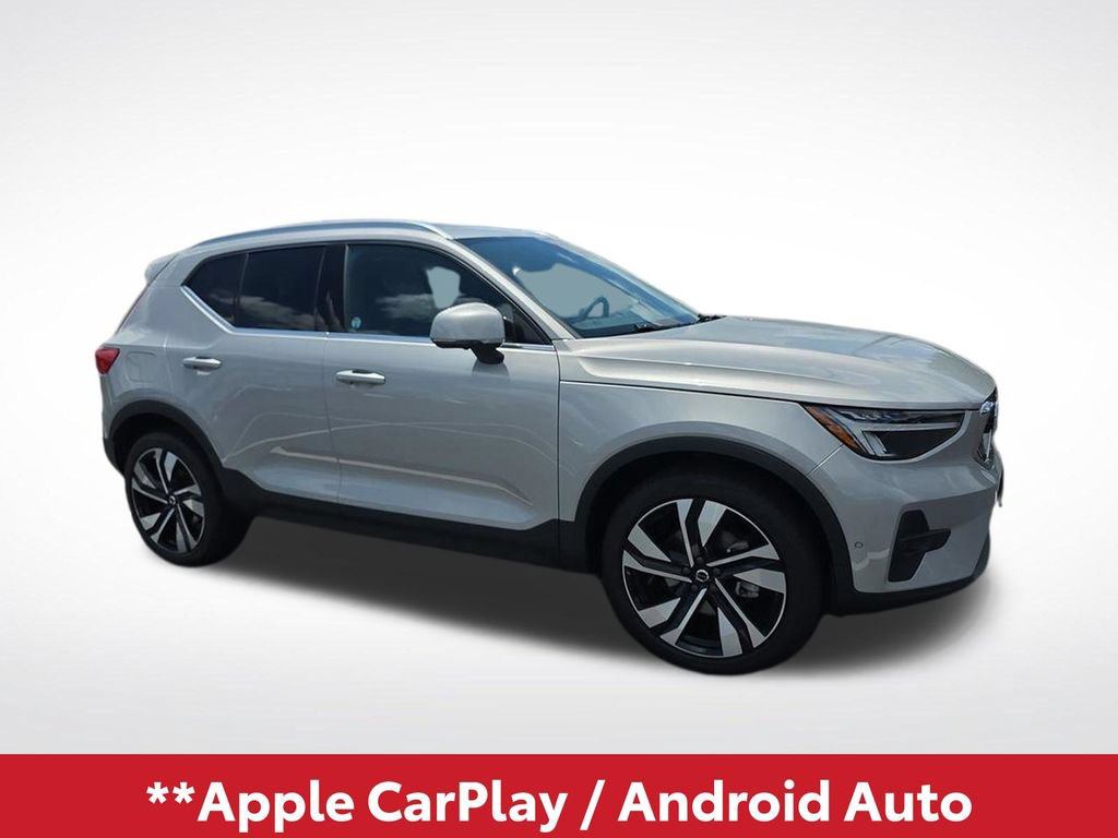 Used 2023 Volvo XC40 B5 Plus w/ Driver Assist Package AWD/4WD image 3