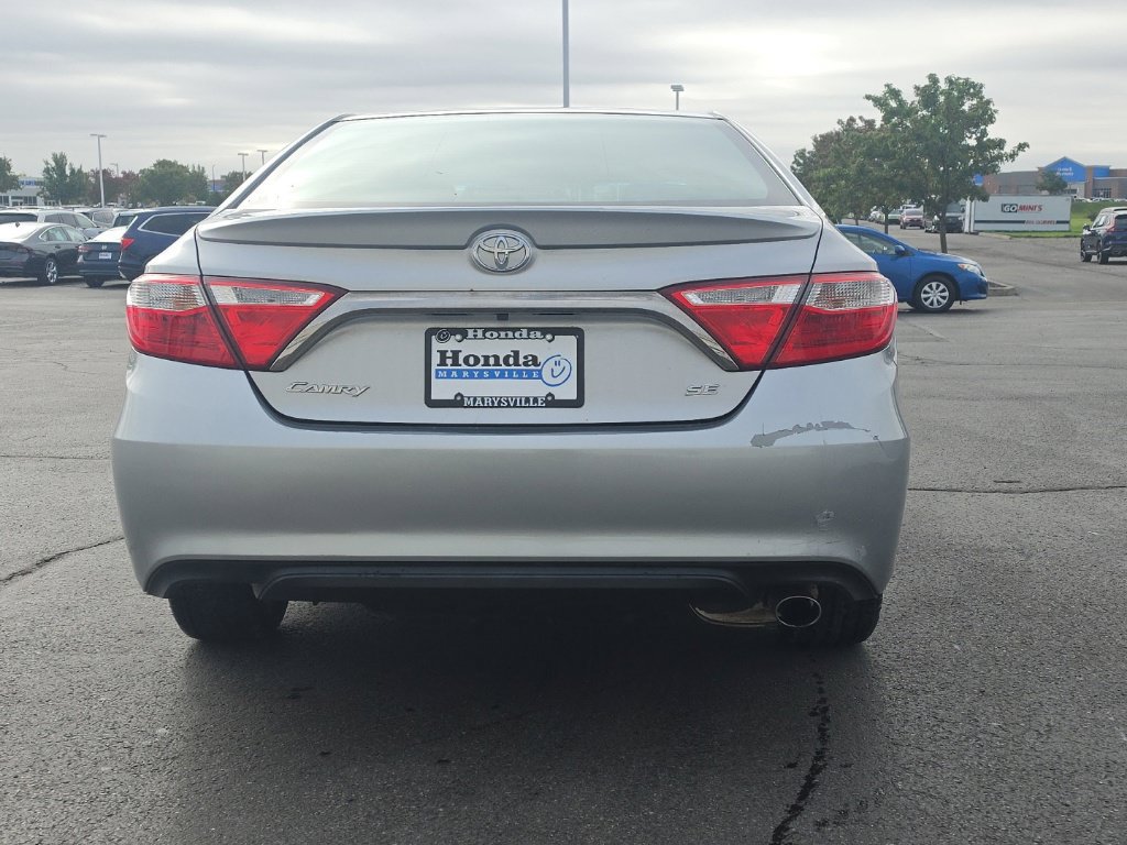 Used 2015 Toyota Camry SE w/ Moonroof Package FWD image 6