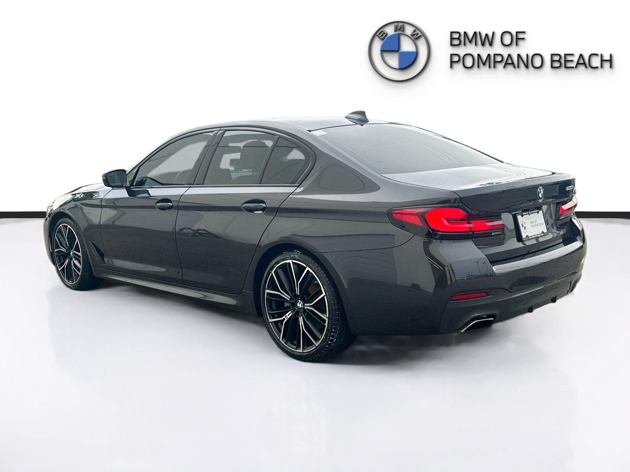 Used 2021 BMW 530i w/ M Sport Package RWD image 5