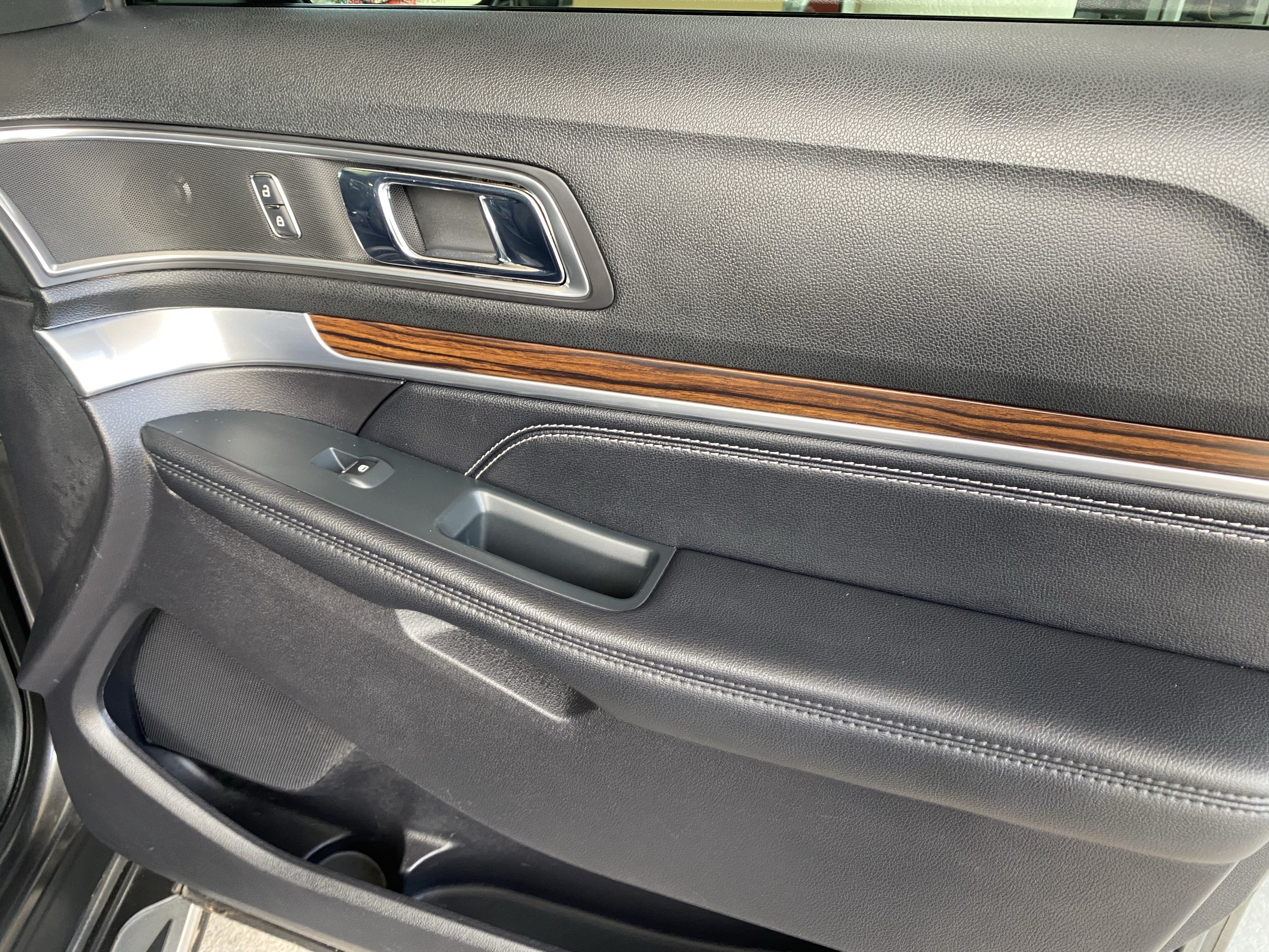 Used 2019 Ford Explorer Limited w/ Ford Safe & Smart Package AWD/4WD image 49
