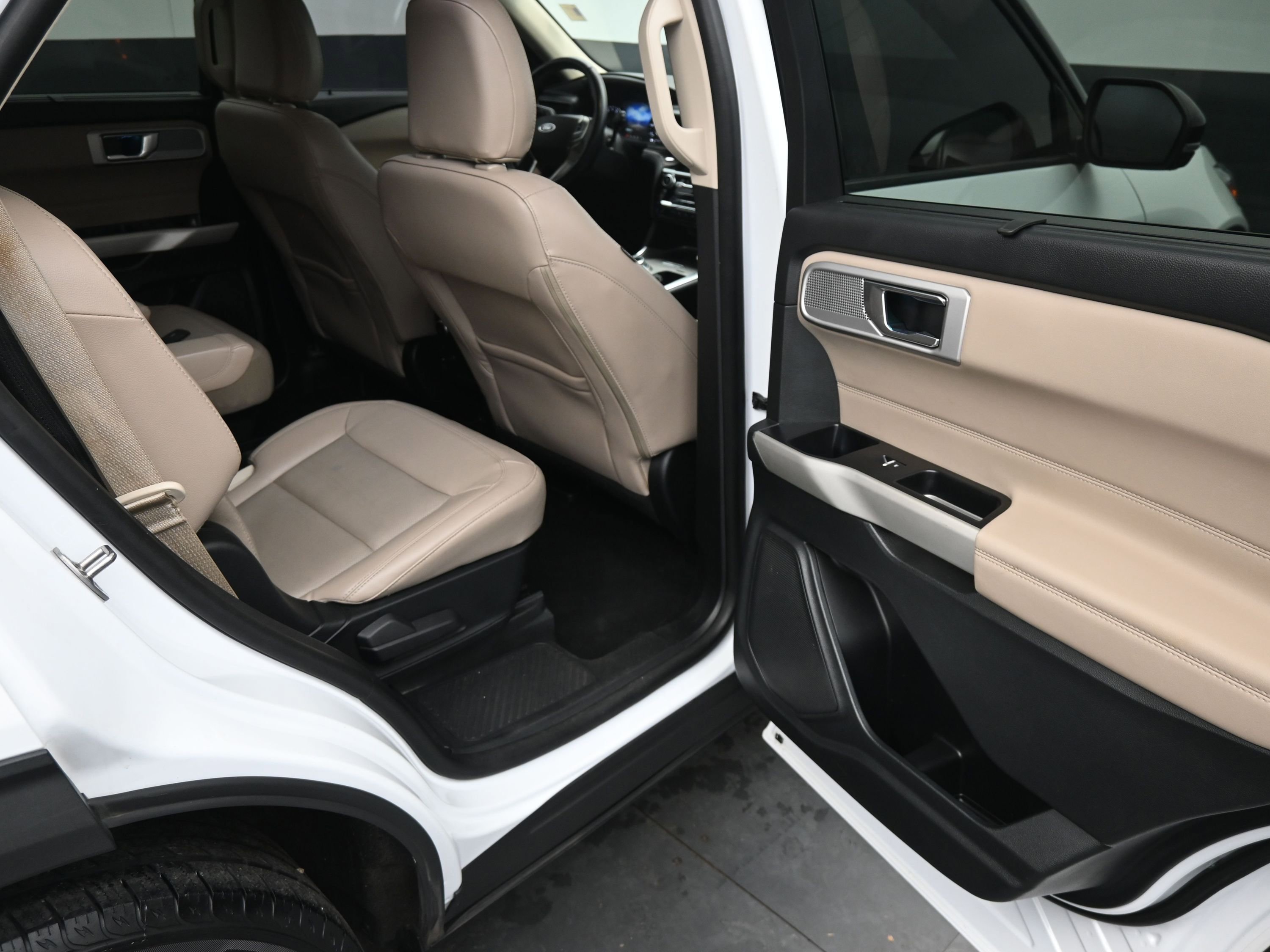 Used 2021 Ford Explorer Limited w/ Equipment Group 301A image 10