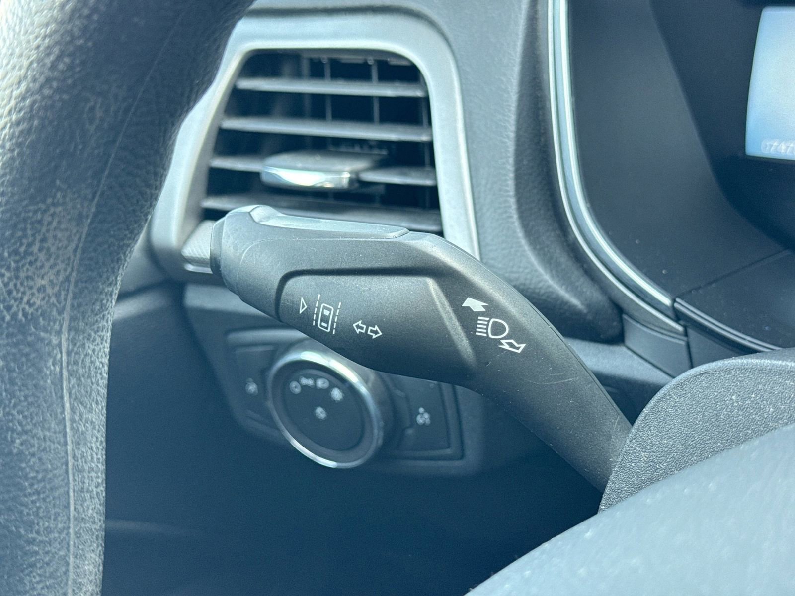 Certified 2020 Ford Fusion SE FWD image 28