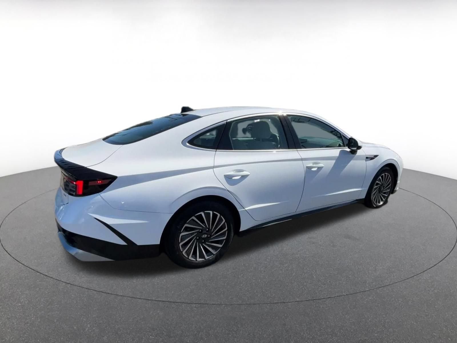 Used 2025 Hyundai Sonata SEL FWD image 13