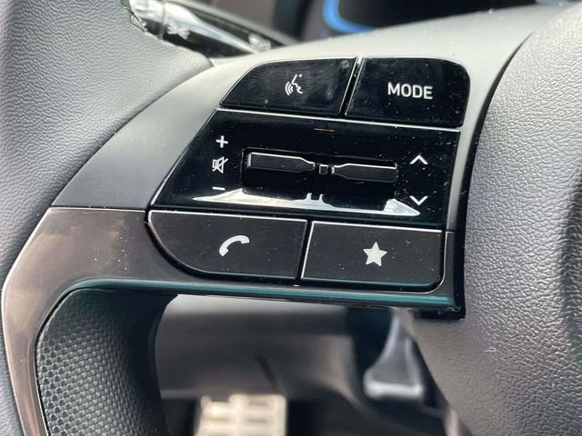 Used 2026 Hyundai Elantra Sport image 9