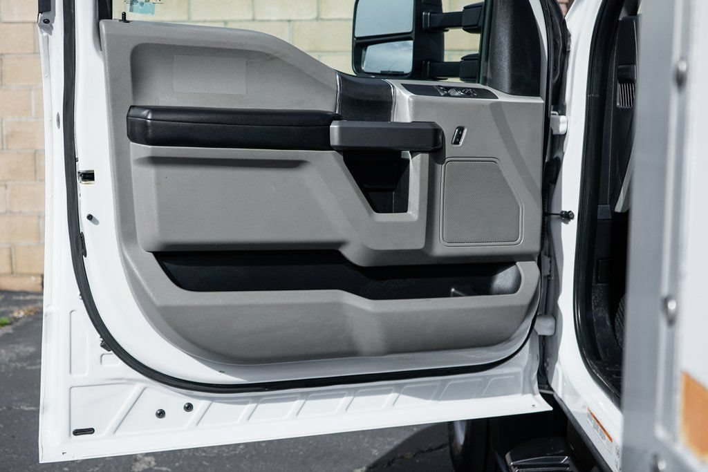 Used 2017 Ford F550 2WD Regular Cab Super Duty image 22