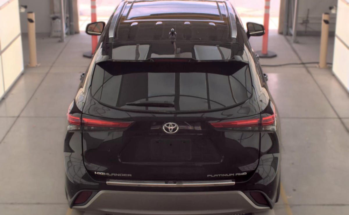 Used 2022 Toyota Highlander Platinum AWD/4WD image 4