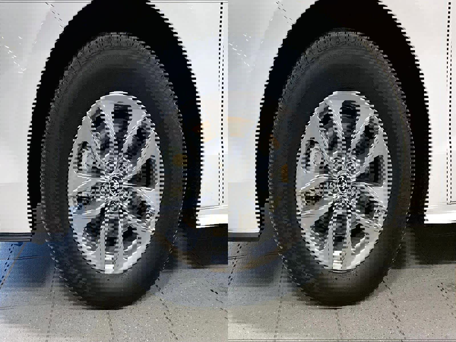 Used 2025 Toyota Sienna LE image 7