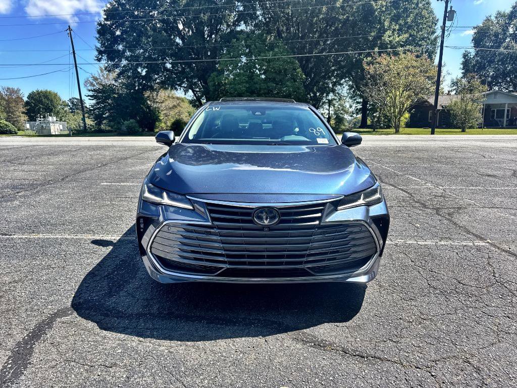 Used 2020 Toyota Avalon Limited image 2