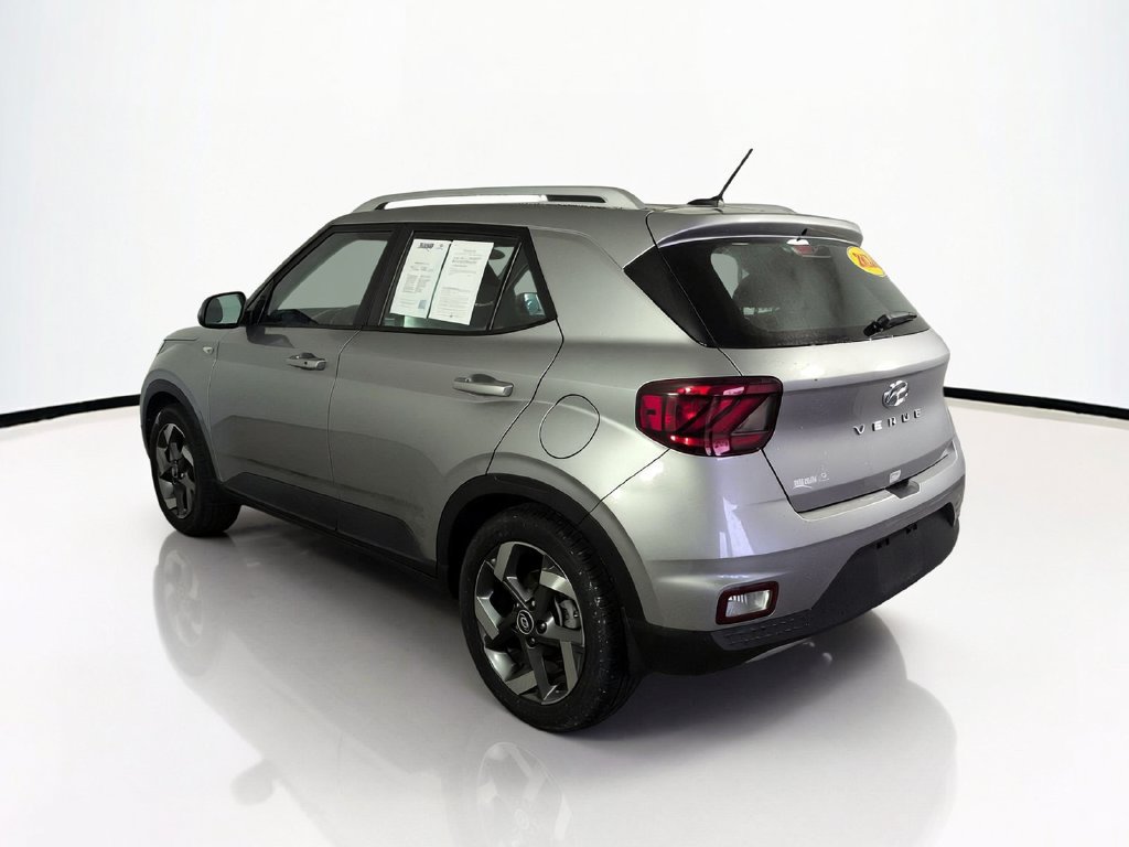 Used 2024 Hyundai Venue SEL FWD image 9
