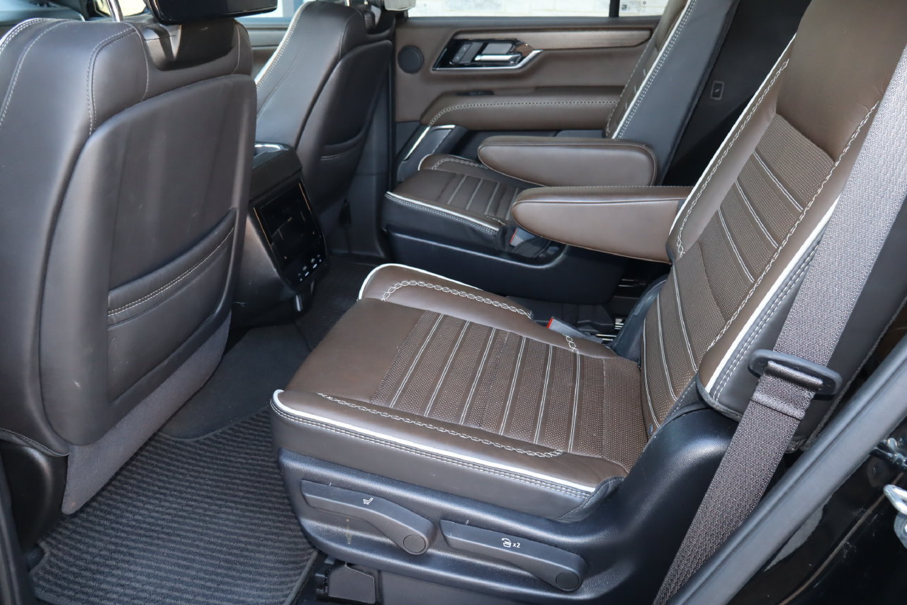 Used 2025 GMC Yukon Denali Ultimate AWD/4WD image 6