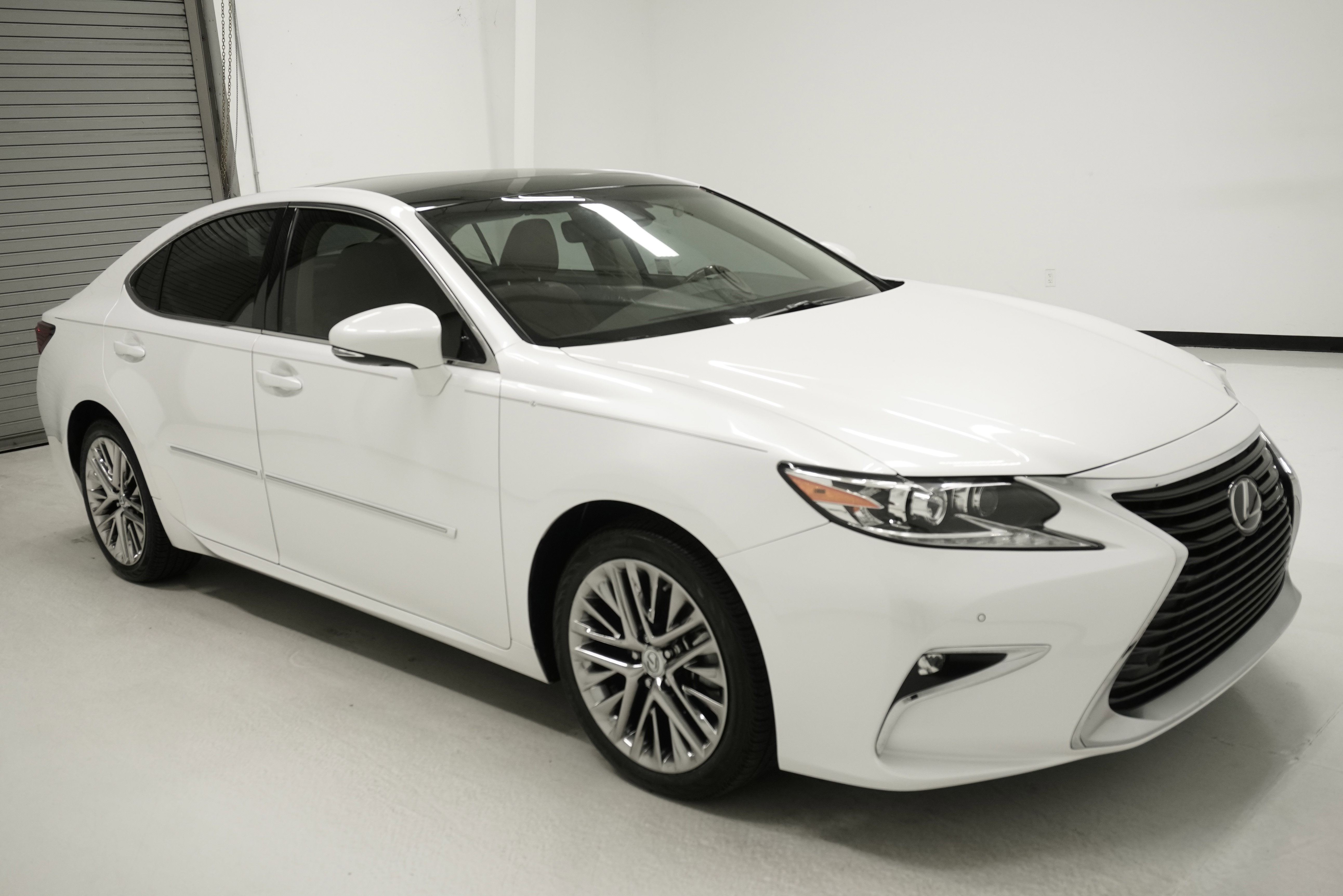 Used 2018 Lexus ES 350 w/ Luxury Package w/Wood Trim FWD image 3