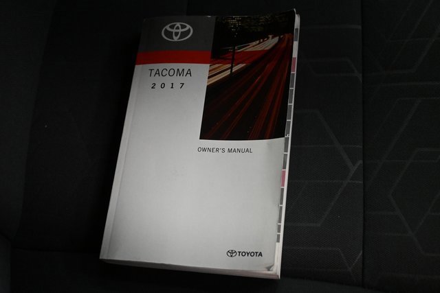 Certified 2017 Toyota Tacoma TRD Off-Road image 28