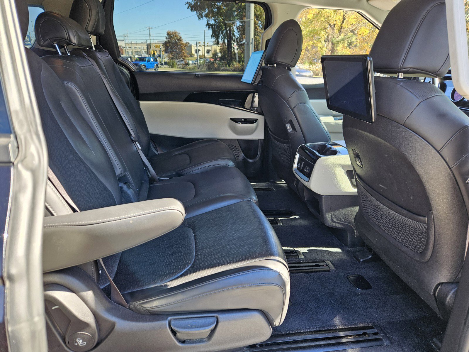 Used 2022 Kia Carnival SX image 17