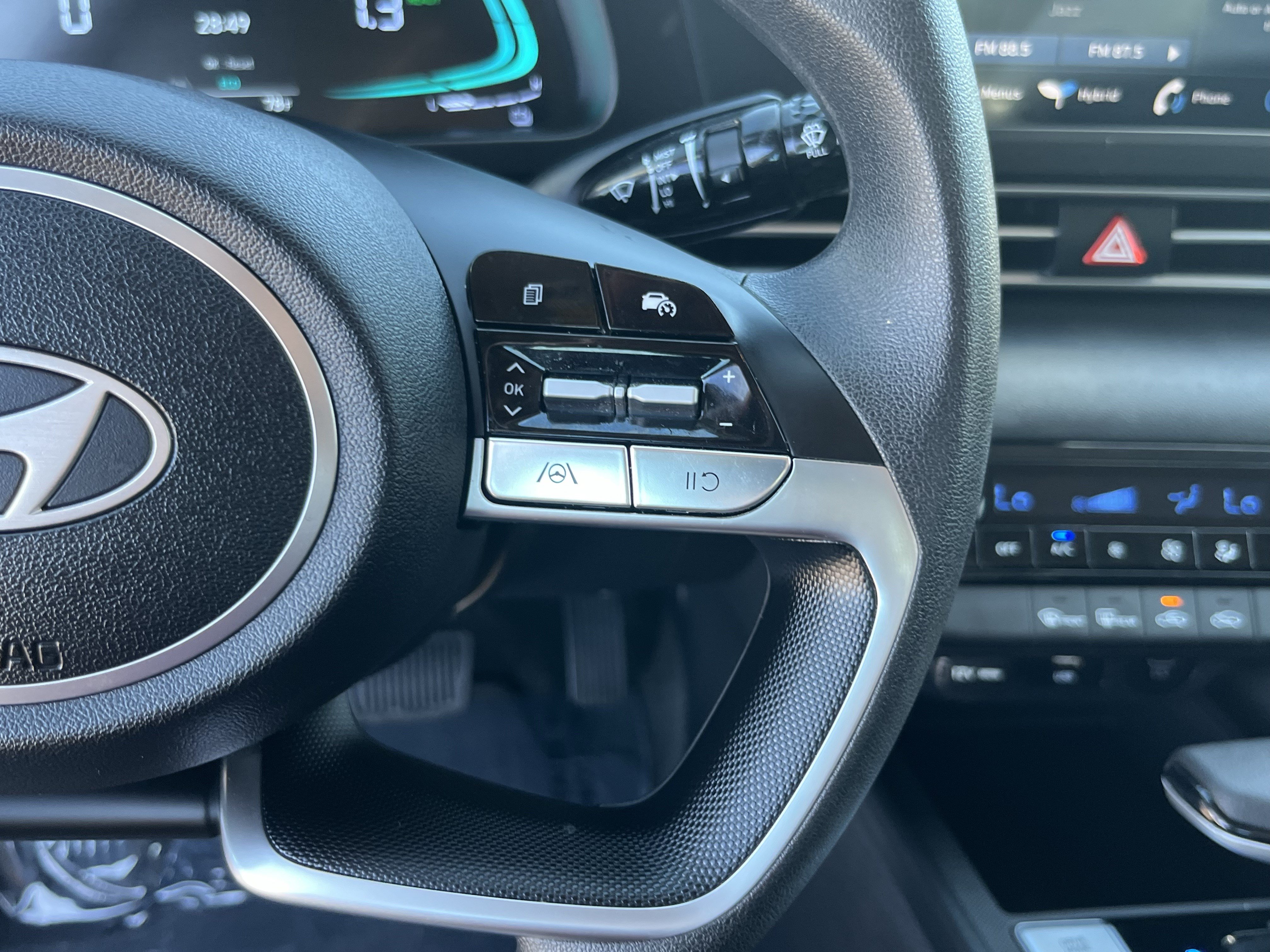 Certified 2025 Hyundai Elantra Hybrid FWD image 21