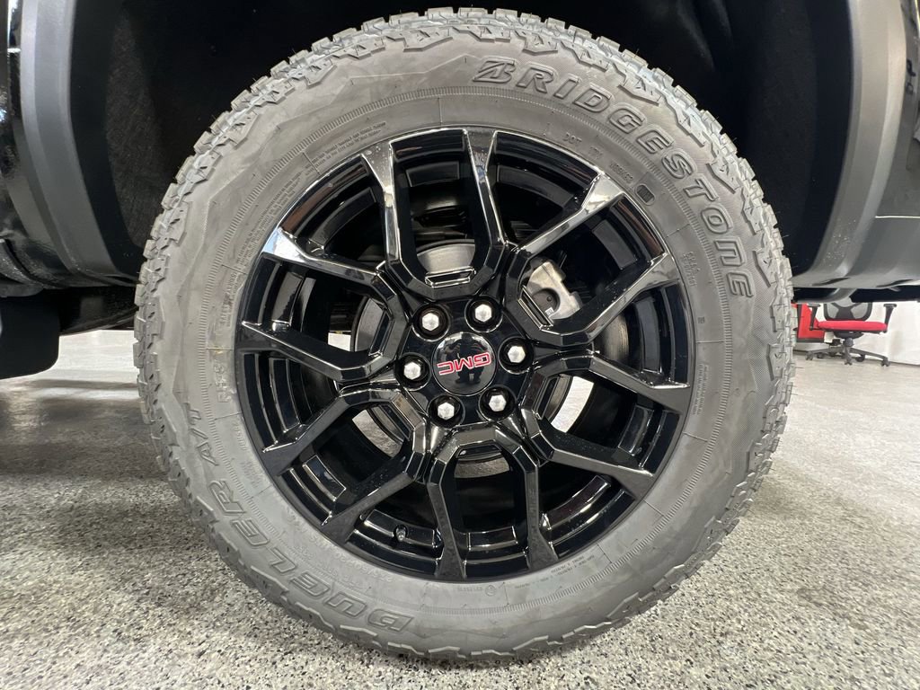 New 2025 GMC Canyon Denali w/ LPO, Denali Black Edition image 34