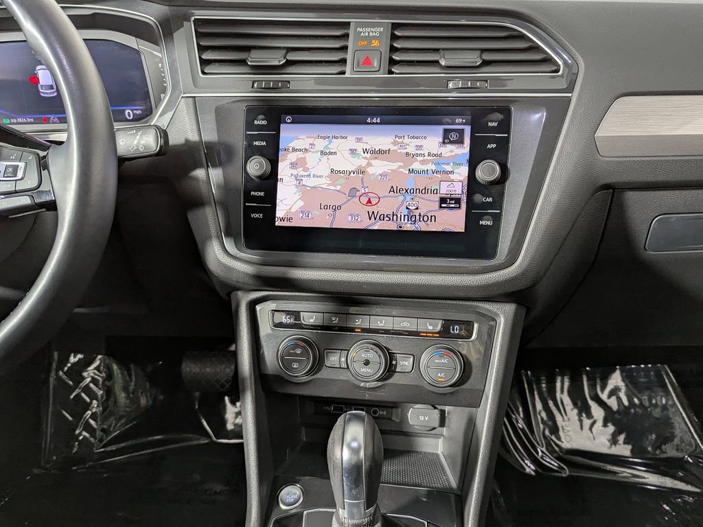 Used 2019 Volkswagen Tiguan SE FWD image 18