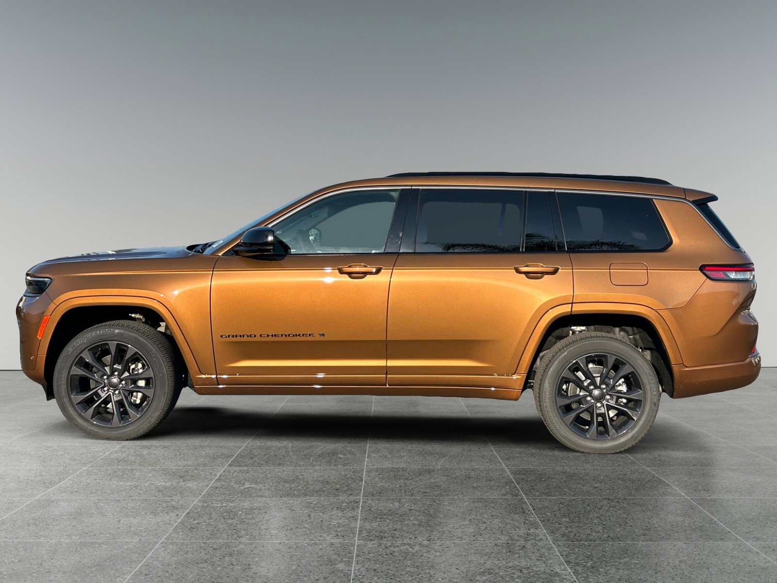 New 2026 Jeep Grand Cherokee L Limited AWD/4WD image 2