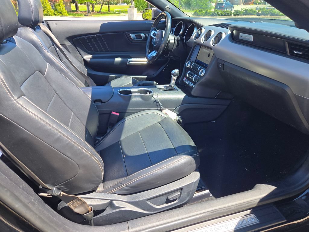 Used 2021 Ford Mustang Premium RWD image 6