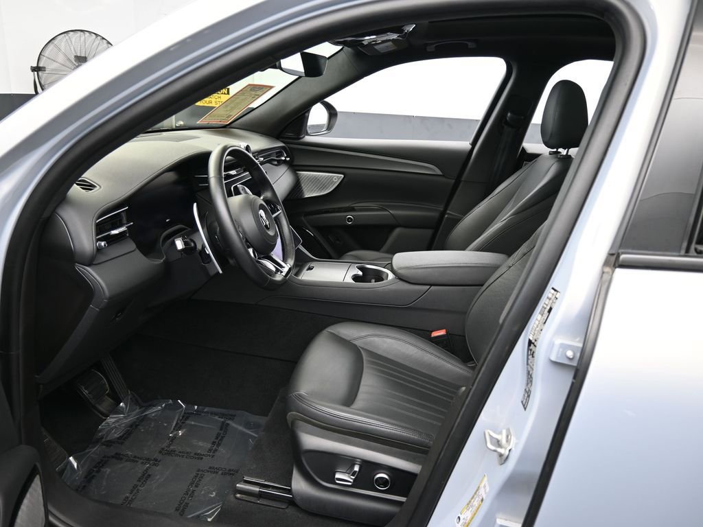 Used 2023 Maserati Grecale GT image 12