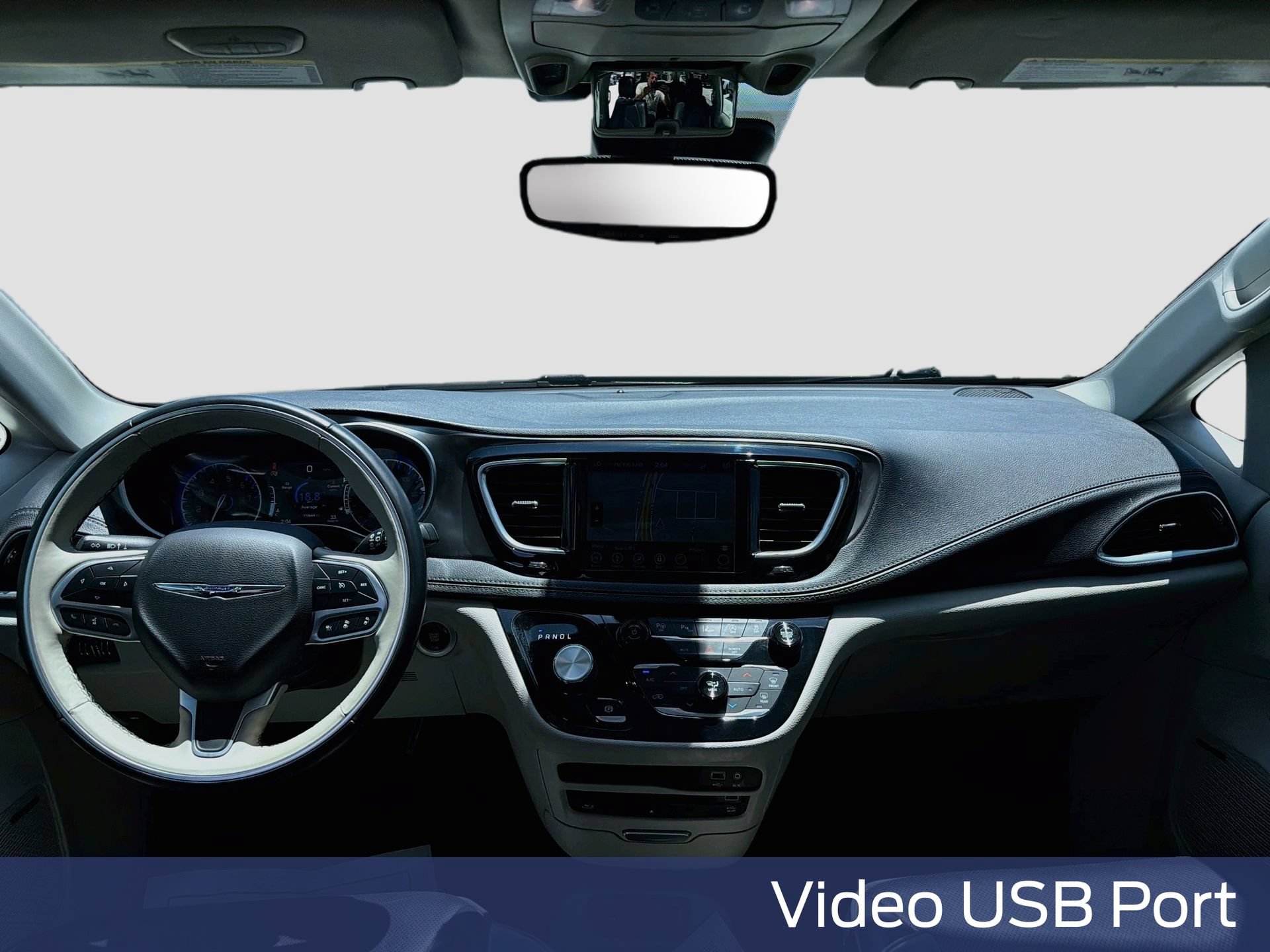 Used 2018 Chrysler Pacifica Limited w/ Tire & Wheel Group FWD image 28