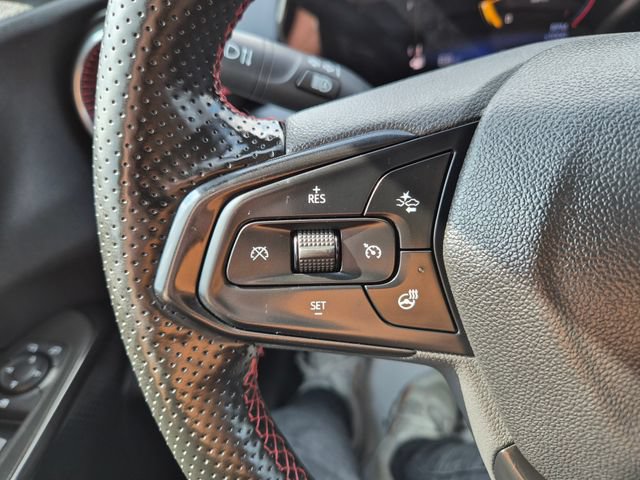 Used 2024 Chevrolet Trax RS w/ Sunroof Package FWD image 18