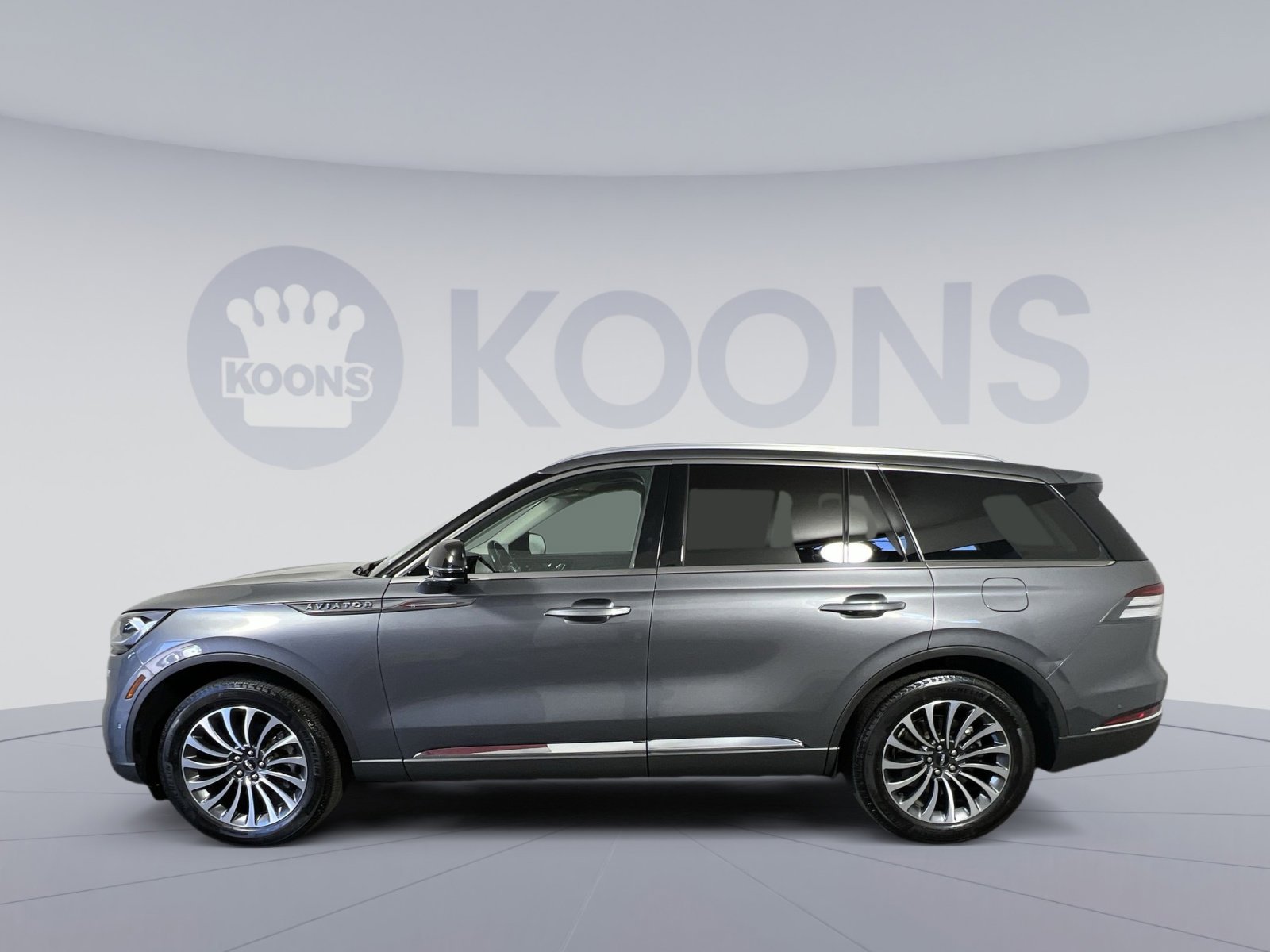 Used 2023 Lincoln Aviator Reserve w/ Equipment Group 201A image 2